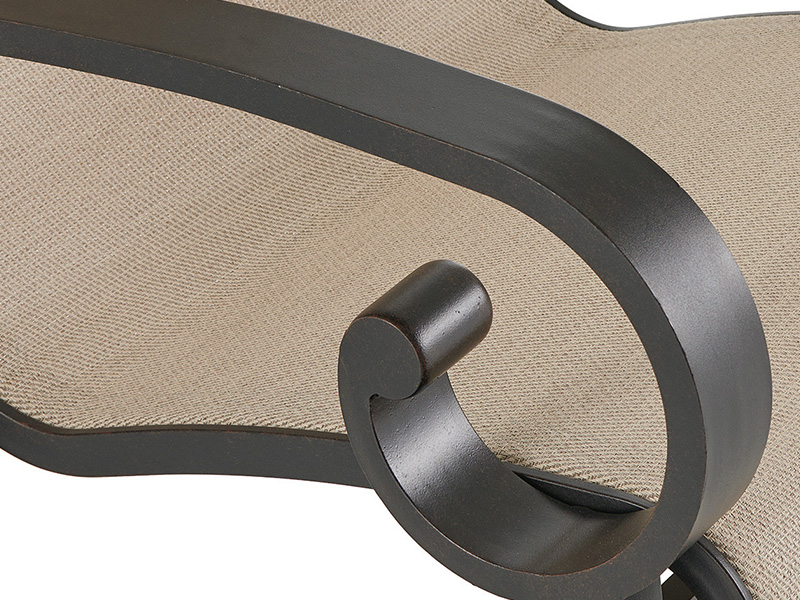 Solstice na may edad na tanso na aluminyo na may sling dining chair